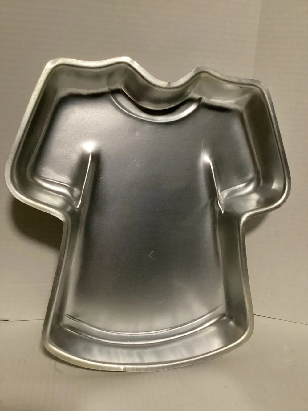 Wilton Silver T-Shirt Cake Mold 1999